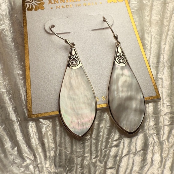 Silver Teardrop Earrings with Elegant Design - Picture 4 of 11